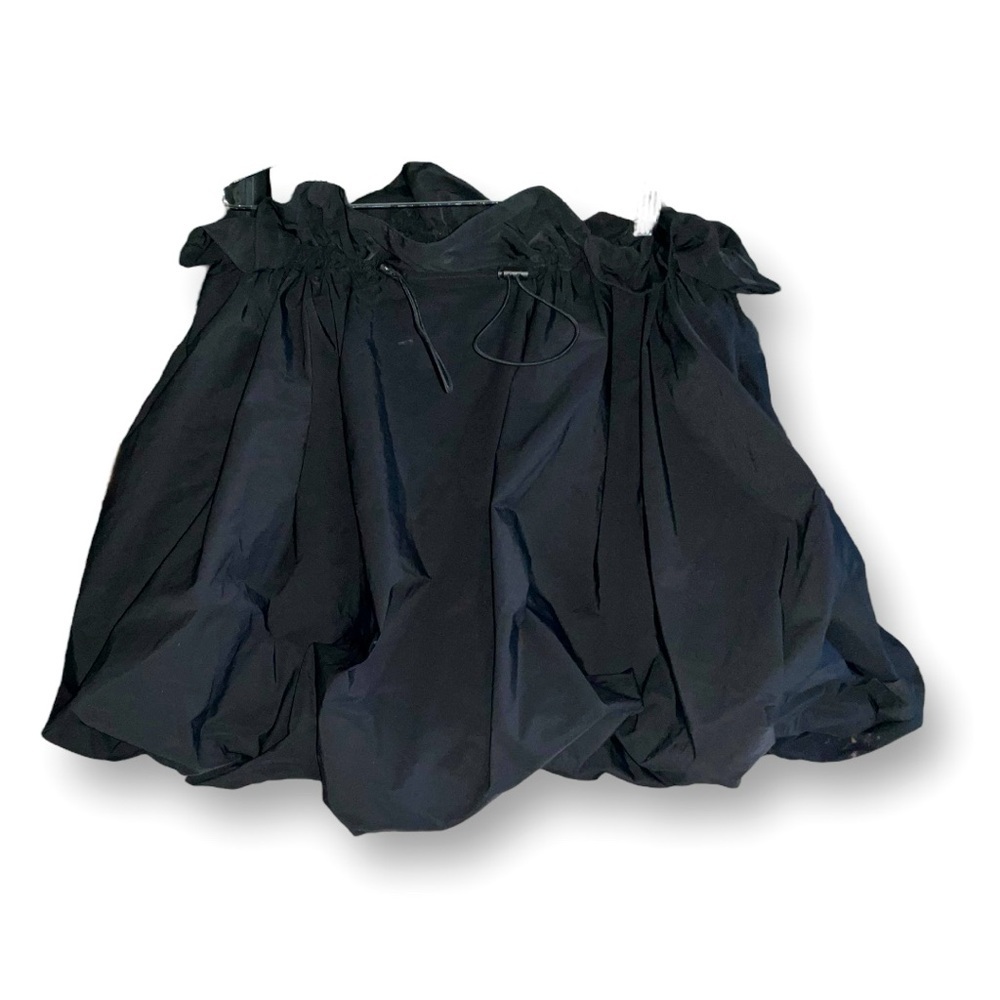 H&M‎ Woman’s Black Ruffled Skirt Size Medium - Picture 2 of 4